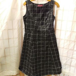 B2G1 Women's size 8 below-the-knee lined dress